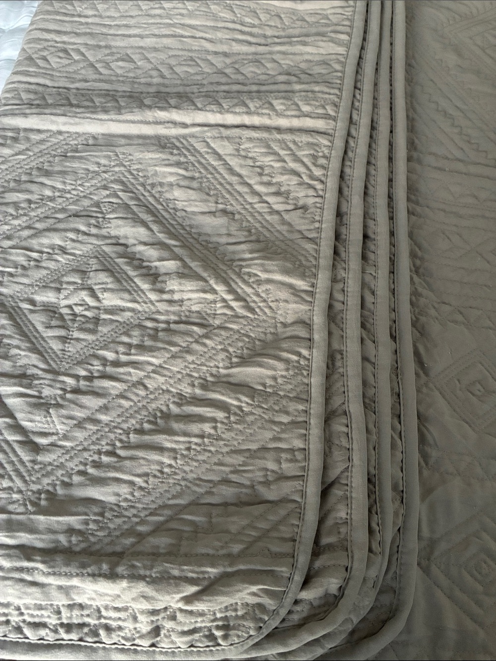 Soft Quilt in Light Gray & Shams